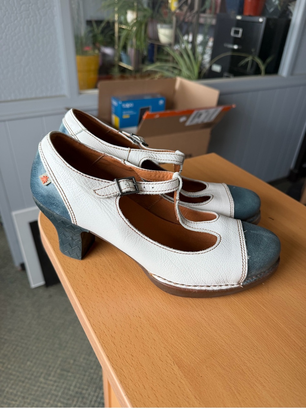 Art Bristol Leather Mary Jane Style Shoes